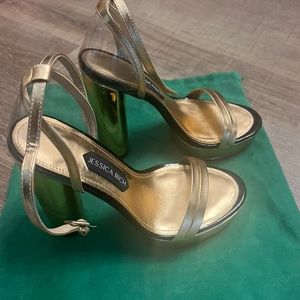 Jessica Rich Gold Platform Sandals  FITS AS A 8/38